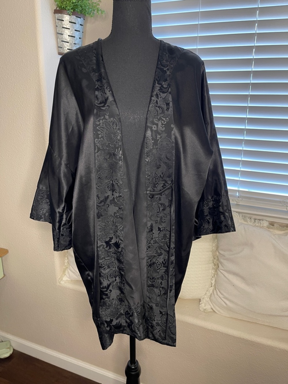 Vintage Victoria’s Secret Gold Label Jacquard Satin Kimono Robe